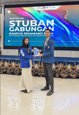 Penyerahan Plakat